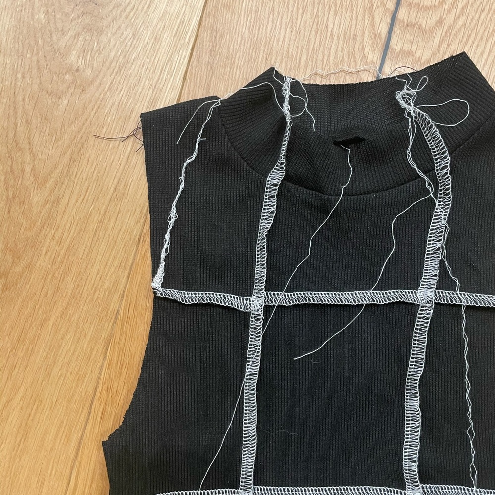 Black tank - Picture 2 of 4
